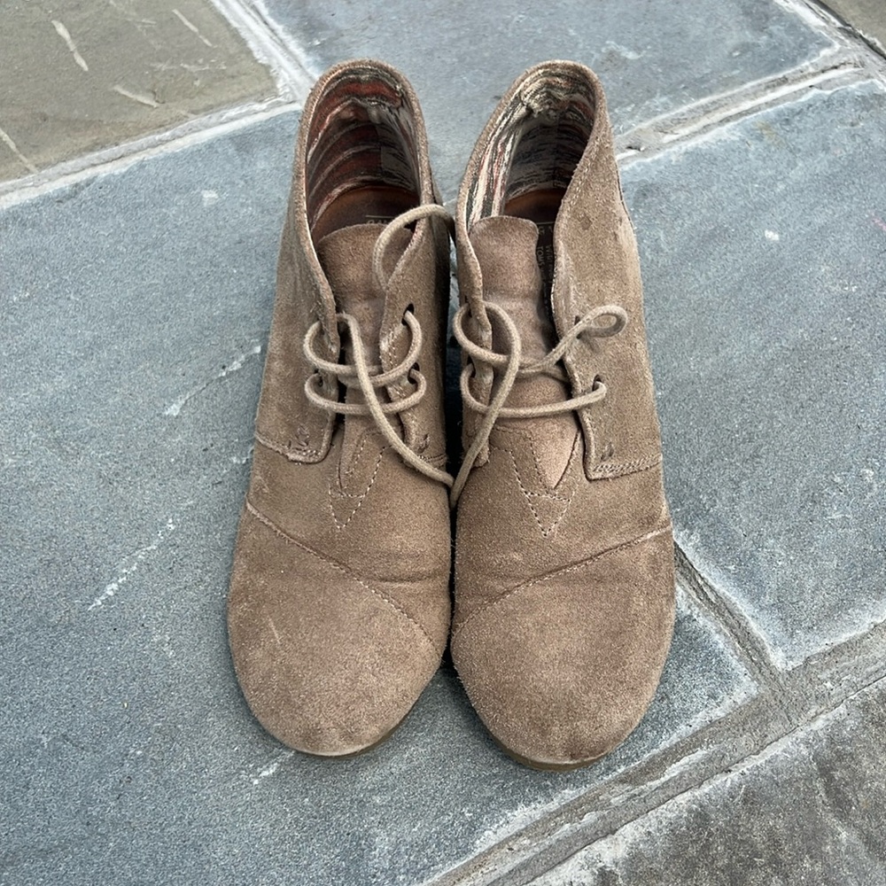 TOMS | Tan Suede Wedge Booties